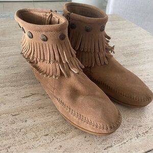 Minnetonka Double Fringe Side Zip Boot Brown Suede